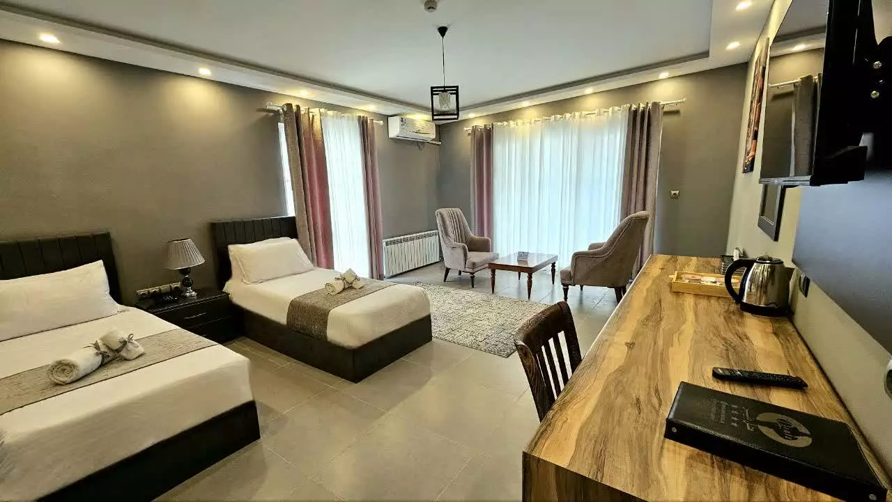 Alibaba https://cdn.alibaba.ir/ostorage/hotel-accommodation-images/685953fdac13a7ed0d84e009_توئین رو به خیابان.webp